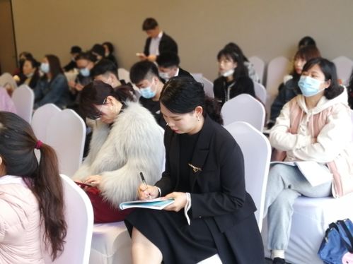 把握市場(chǎng)新機(jī)會(huì) 多家深圳企業(yè)共話(huà)服飾零售破局